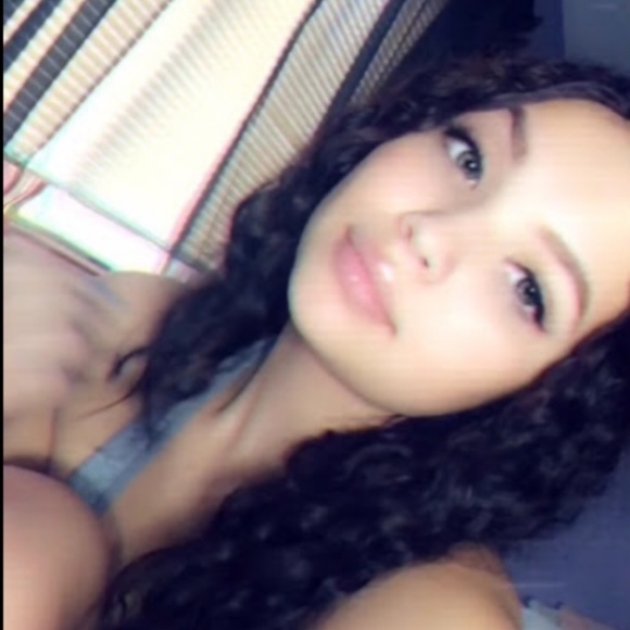 Meet your Posher, Emily - Picture 3 of 8